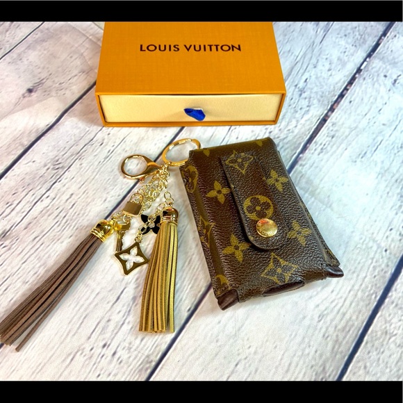 Louis Vuitton Key Cles card holder pouch keychain converted from an iPod case - Picture 6 of 12